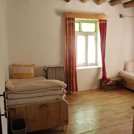 Tsetan Guest House Leh Exterior photo