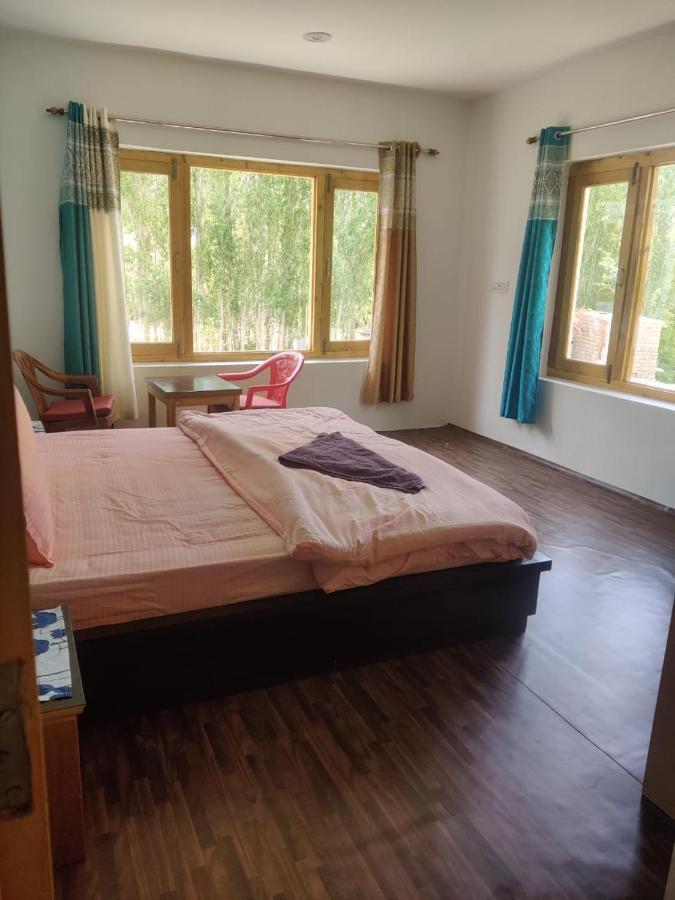 Tsetan Guest House Leh Exterior photo