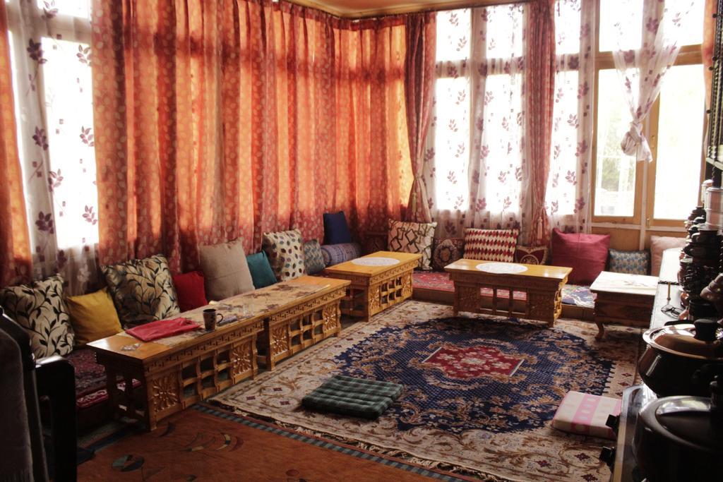 Tsetan Guest House Leh Exterior photo