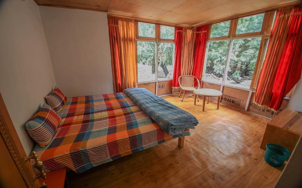 Tsetan Guest House Leh Exterior photo