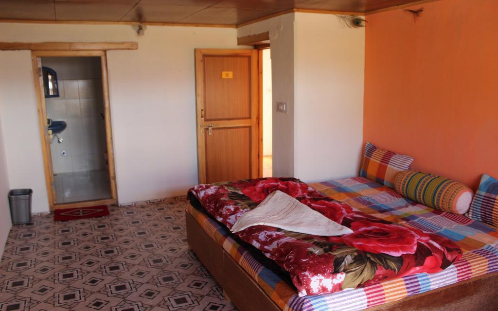 Tsetan Guest House Leh Exterior photo